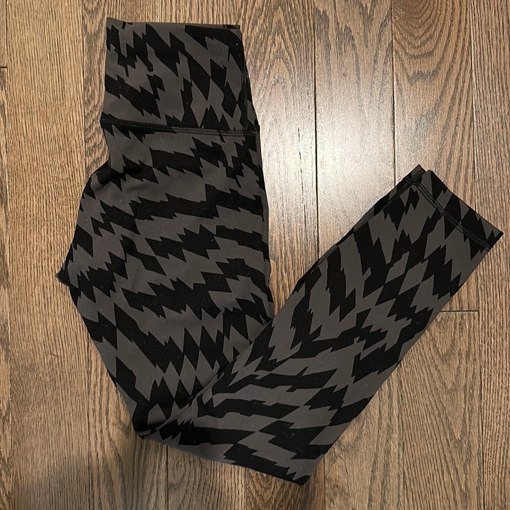 Lululemon lightning print legging
